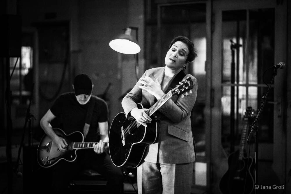 MOMENTAUSNAHMEN DER GETEILTEN FREUDE