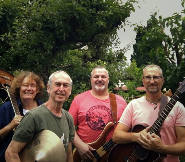 Rock und Mundart: ruhige Rocksongs mit vorweihnachtlichen Geschichten