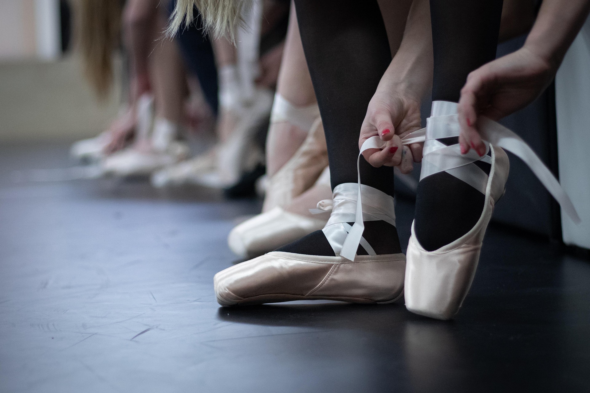 GRAND CLASSIC BALLET: „Schwanensee – jenseits der Bühne“