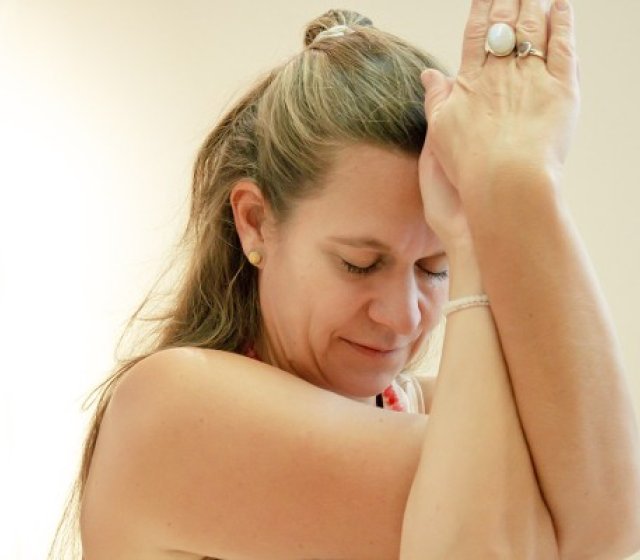 Spüren statt Stress: Yoga & Meditation im Advent mit Katja Epp